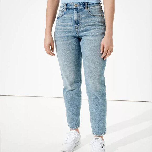 American Eagle Outfitters Denim - American Eagle Jeans Women's 6 AE Stretch Curvy Mom Jeans Light Wash